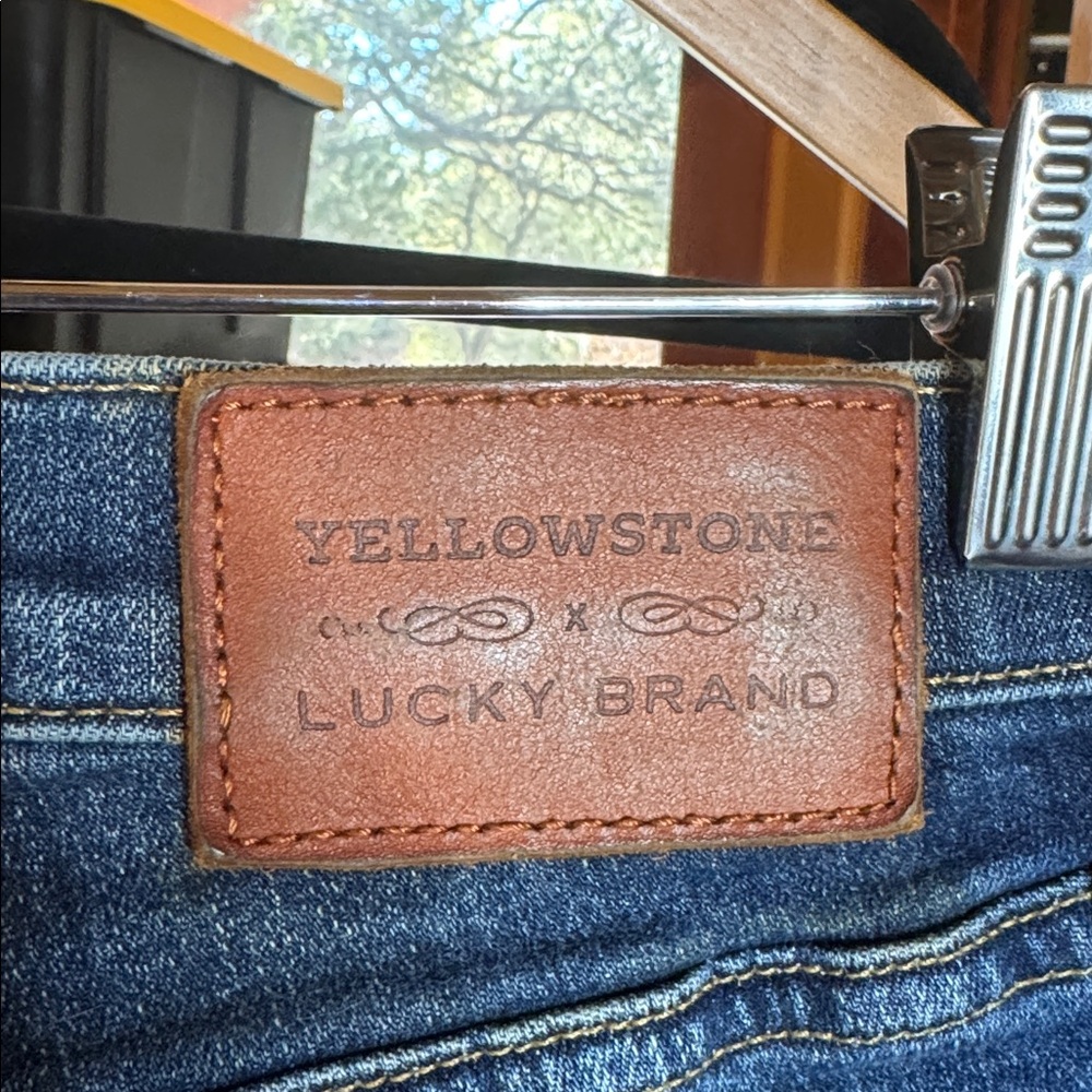 Yellowstone x Lucky Brand Sweet Mid Rise Straight Jeans Size 6 Bethany Wash Blue - Picture 12 of 15